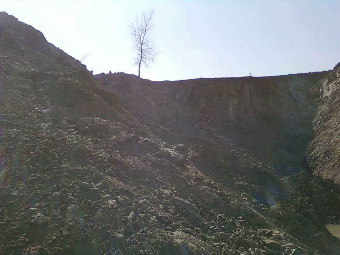 天然砂石開采現場