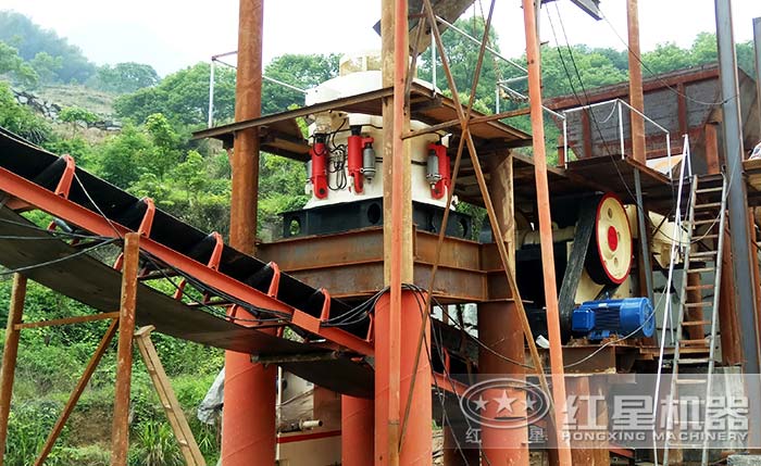 圓錐破碎機工作現場