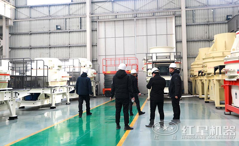 用戶實地考察制砂機生產車間 用戶實地考察制砂機生產車間