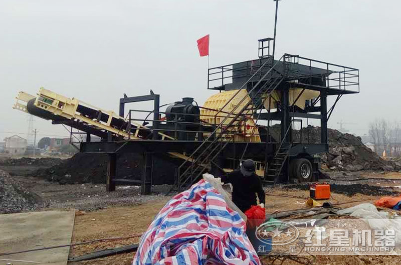 移動重錘式粉煤機生產現場