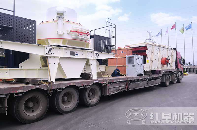 制砂機(jī)裝車(chē)發(fā)貨實(shí)景 制砂機(jī)裝車(chē)發(fā)貨實(shí)景