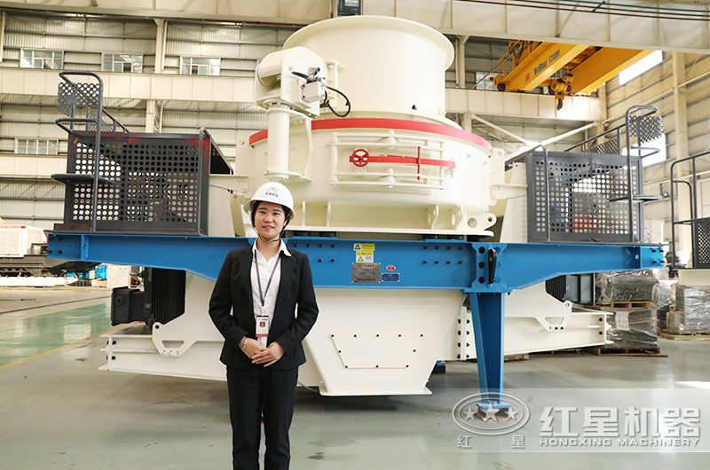 客戶(hù)經(jīng)理在為參觀的用戶(hù)講解制砂機(jī)的性能特點(diǎn) 客戶(hù)經(jīng)理在為參觀的用戶(hù)講解制砂機(jī)的性能特點(diǎn)