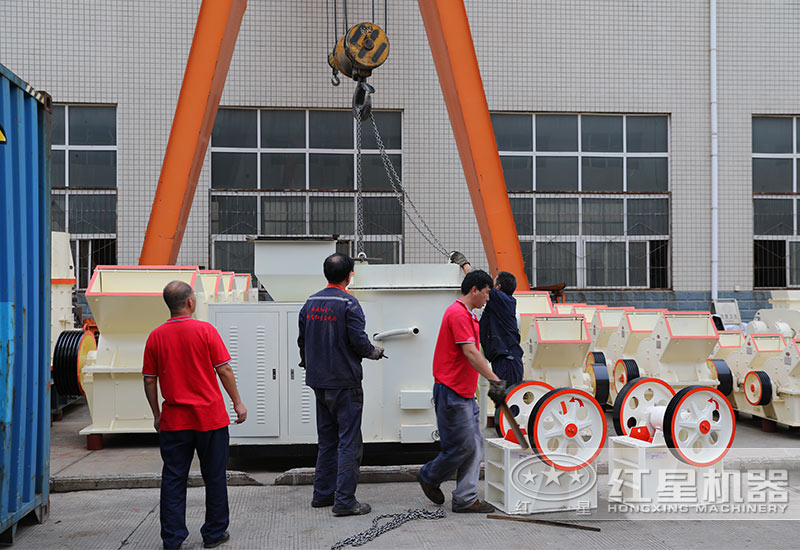 對設備進行吊裝作業準備發貨中