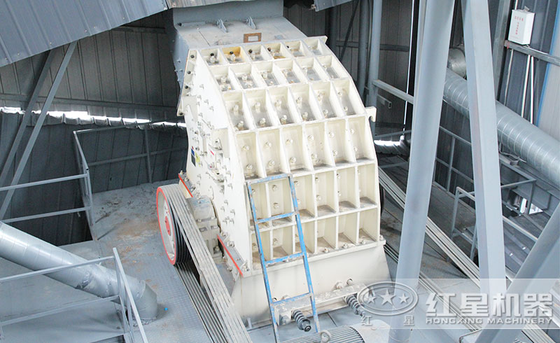 錘式制砂機現場