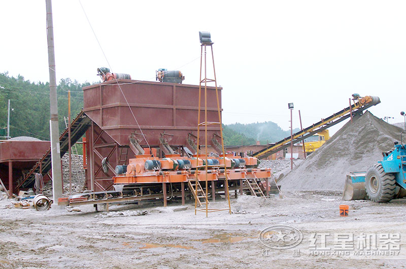 對輥式破碎機生產現場