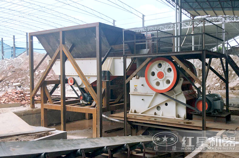 912顎式破碎機(jī)生產(chǎn)現(xiàn)場 912顎式破碎機(jī)生產(chǎn)現(xiàn)場