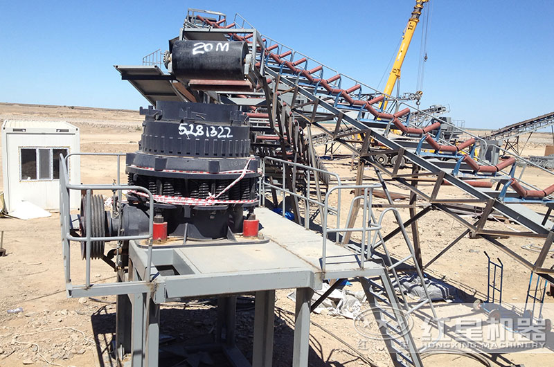 花崗巖破碎生產(chǎn)線(xiàn)一角,圓錐破碎機(jī) 花崗巖破碎生產(chǎn)線(xiàn)一角,圓錐破碎機(jī)