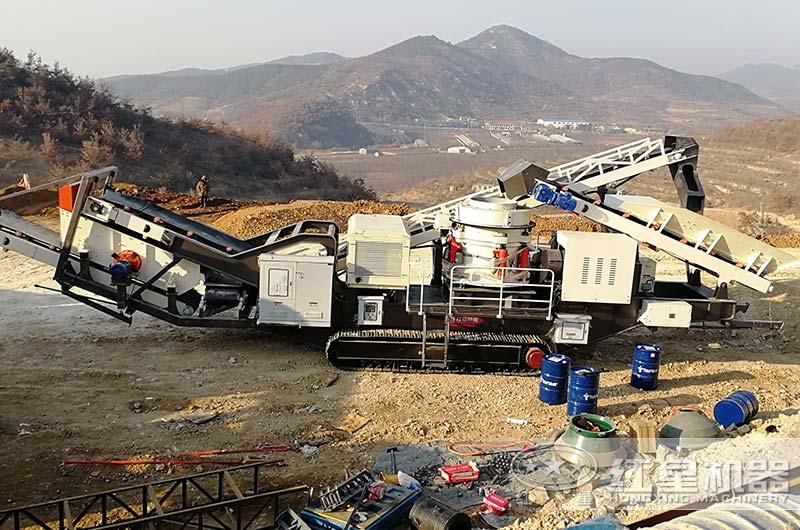 移動式圓錐破碎機現(xiàn)場實拍，整機作業(yè)，抵一條生產(chǎn)線