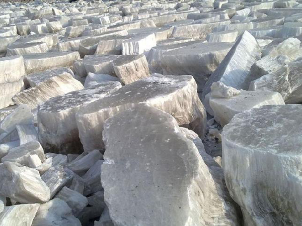 石膏磨成粉有哪些用途？石膏磨粉設備與工藝流程