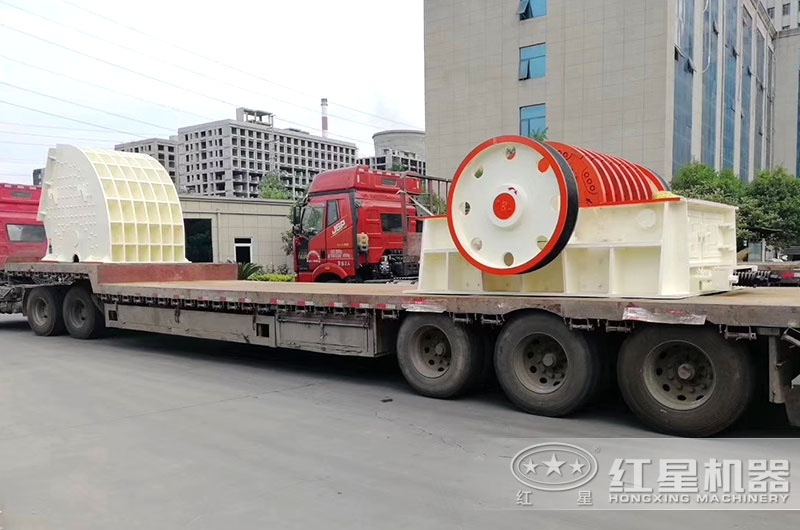 錘式破碎機發貨現場