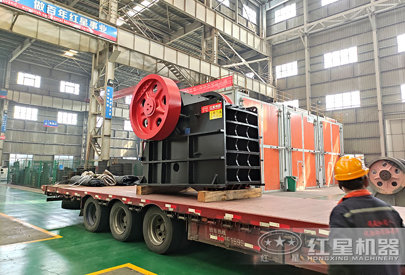 57顎式破碎機裝車發貨