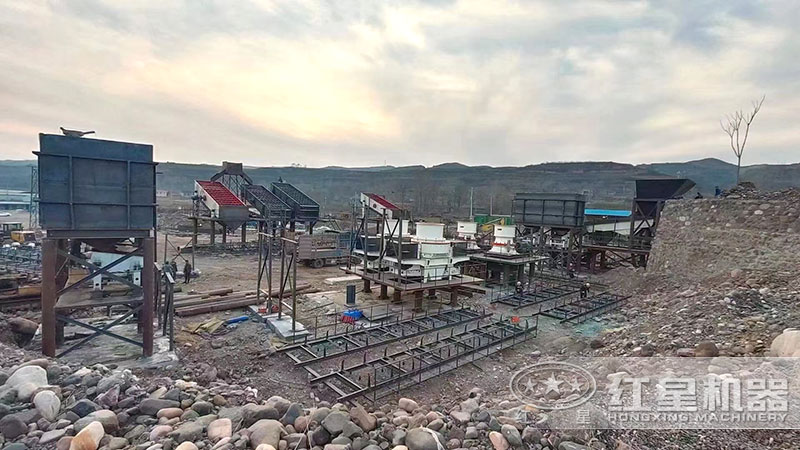 砂石生產線-沖擊破碎機安裝現場