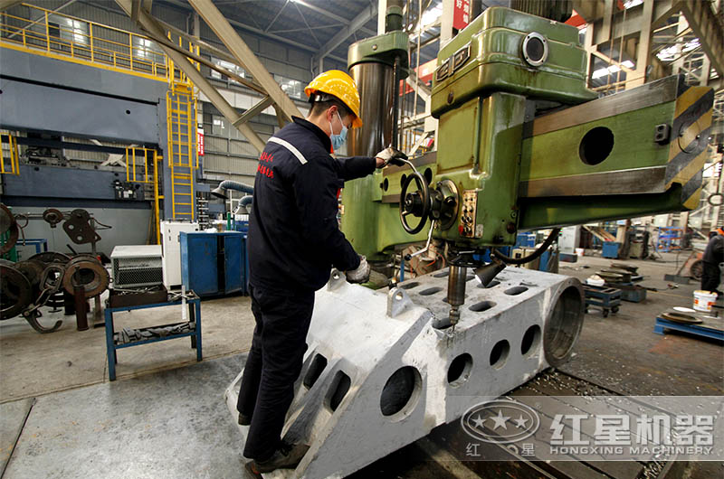 紅星工人作業中
