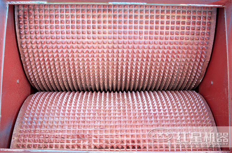 對(duì)輥式破碎機(jī)多少錢(qián)一臺(tái)？對(duì)輥式破碎機(jī)在生產(chǎn)線(xiàn)中的應(yīng)用