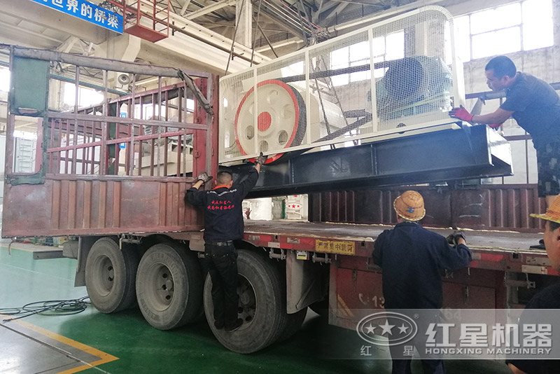 紅星機(jī)器小型液壓對(duì)輥破車(chē)間直接發(fā)貨 紅星機(jī)器小型液壓對(duì)輥破車(chē)間直接發(fā)貨